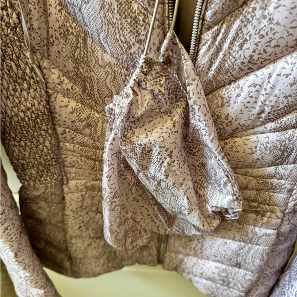 Johnston & Murphy Quilted Jacket - Taupe Lt Pink Snake Print Woman’s Sz Sm - Picture 9 of 11